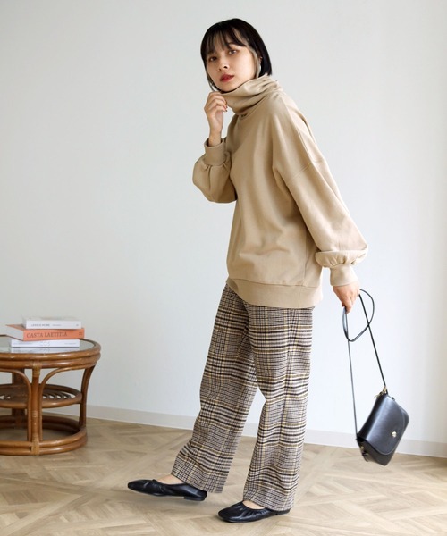 HER CLOSET(ハークローゼット)の「【shemoshelly】ビッグシルエットハイネックスウェットプルオーバー(スウェット・レディース・ブラック/ベージュ/グリーン/テラコッタ・M)」の15枚目の写真