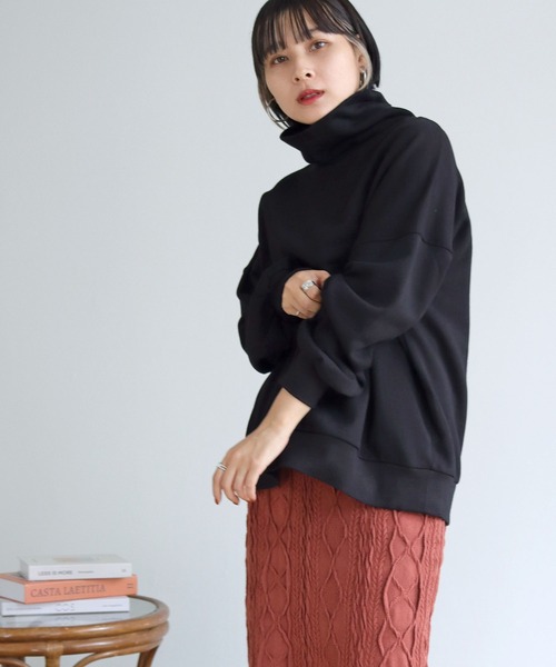 HER CLOSET(ハークローゼット)の「【shemoshelly】ビッグシルエットハイネックスウェットプルオーバー(スウェット・レディース・ブラック/ベージュ/グリーン/テラコッタ・M)」の13枚目の写真
