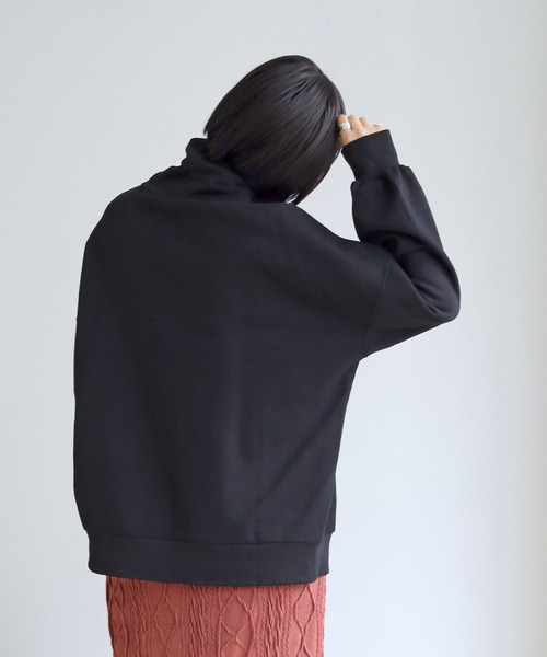 HER CLOSET(ハークローゼット)の「【shemoshelly】ビッグシルエットハイネックスウェットプルオーバー(スウェット・レディース・ブラック/ベージュ/グリーン/テラコッタ・M)」の9枚目の写真
