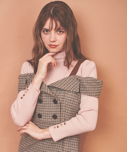 31 Sons de mode（トランテアン　ソン　ドゥ　モード）の「カフスゴールドボタンリブタートルネックニット（ニット/セーター・レディース・ライトグリーン/ピンク/ブラック/サックスブルー・36）」の21枚目の写真