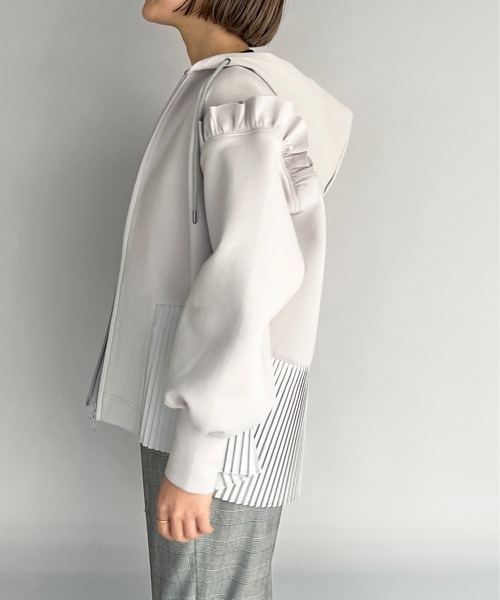 PICCIN(ピッチン)の「フリルスリーブプリーツフーディー(パーカー・レディース・ライトグレー/ブラック/オフホワイト・M)」の5枚目の写真