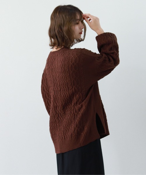 La-gemme(ラジェム)の「ビッグシルエットケーブル編みニットトップス(ニット/セーター・レディース・ブラック/ブラウン/グリーン/アイボリー/グレイッシュベージュ・フリー)」の9枚目の写真
