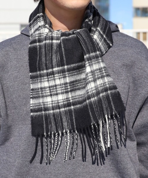 Johnstons of Elgin（ジョンストンズオブエルガン）の「JOHNSTONS/ジョンストンズ マフラー カシミヤ チェック 無地（マフラー・メンズ・マルチ/ブラック系その他/レッド系その他/シルバー系その他/ブラック系その他2/グレー系その他2/レッド系その他2/ピンク系その他/オレンジ系その他/グリーン系その他/ブルー系その他/グレー系その他/ブラック×ホワイト/ベージュ系その他/ネイビー系1/レッド系その他3/ブラック/ベージュ系その他2/ネイビー系/シルバー/チャコール/グレー/ダークネイビー・FREE）」の3枚目の写真