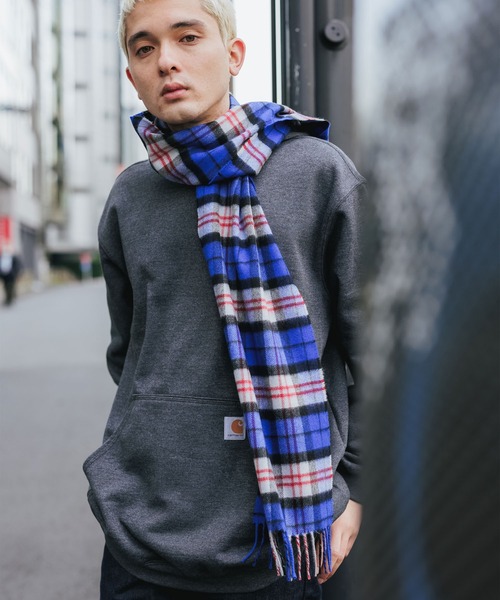 Johnstons of Elgin（ジョンストンズオブエルガン）の「JOHNSTONS/ジョンストンズ マフラー カシミヤ チェック 無地（マフラー・メンズ・マルチ/ブラック系その他/レッド系その他/シルバー系その他/ブラック系その他2/グレー系その他2/レッド系その他2/ピンク系その他/オレンジ系その他/グリーン系その他/ブルー系その他/グレー系その他/ブラック×ホワイト/ベージュ系その他/ネイビー系1/レッド系その他3/ブラック/ベージュ系その他2/ネイビー系/シルバー/チャコール/グレー/ダークネイビー・FREE）」の12枚目の写真