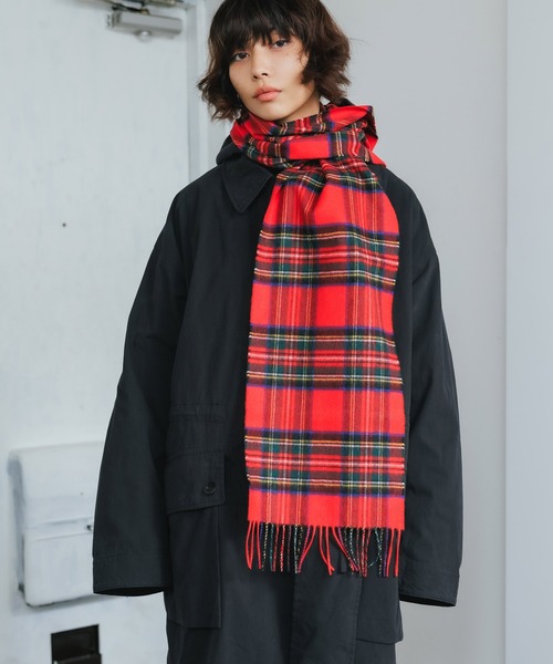 Johnstons of Elgin（ジョンストンズオブエルガン）の「JOHNSTONS/ジョンストンズ マフラー カシミヤ チェック 無地（マフラー・メンズ・マルチ/ブラック系その他/レッド系その他/シルバー系その他/ブラック系その他2/グレー系その他2/レッド系その他2/ピンク系その他/オレンジ系その他/グリーン系その他/ブルー系その他/グレー系その他/ブラック×ホワイト/ベージュ系その他/ネイビー系1/レッド系その他3/ブラック/ベージュ系その他2/ネイビー系/シルバー/チャコール/グレー/ダークネイビー・FREE）」の17枚目の写真