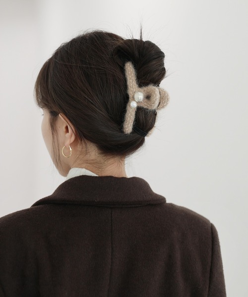 by muni:r(バイ ムニール)の「パールツイストヘアクリップ(バレッタ/ヘアクリップ・レディース・ブラック/ベージュ/アイボリー・FREE)」の3枚目の写真