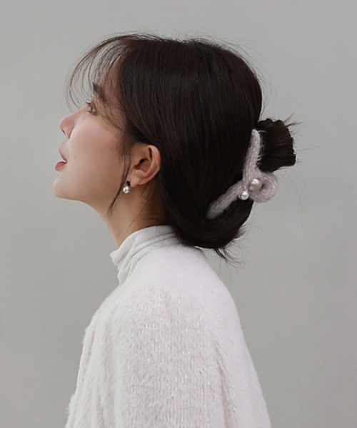 by muni:r(バイ ムニール)の「パールツイストヘアクリップ(バレッタ/ヘアクリップ・レディース・ブラック/ベージュ/アイボリー・FREE)」の2枚目の写真