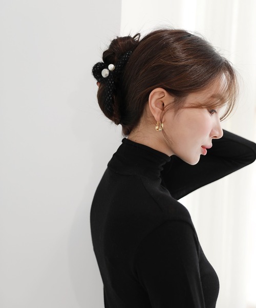 by muni:r(バイ ムニール)の「パールツイストヘアクリップ(バレッタ/ヘアクリップ・レディース・ブラック/ベージュ/アイボリー・FREE)」の10枚目の写真