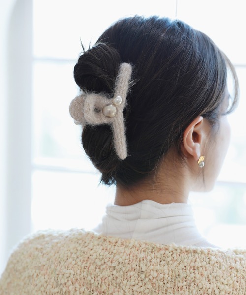 by muni:r(バイ ムニール)の「パールツイストヘアクリップ(バレッタ/ヘアクリップ・レディース・ブラック/ベージュ/アイボリー・FREE)」の4枚目の写真