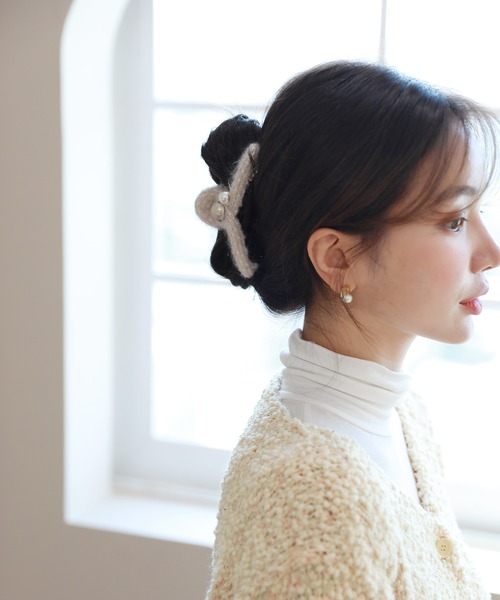 by muni:r(バイ ムニール)の「パールツイストヘアクリップ(バレッタ/ヘアクリップ・レディース・ブラック/ベージュ/アイボリー・FREE)」の9枚目の写真