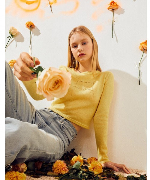 outxo（アウトエクソ）の「A'GEM/9 × .kom『OUTXO/アウトエクソ』LILLY UNBAL KNIT/アンバランスデザインニットソー（ニット/セーター・レディース・ブラック/イエロー/アイボリー・FREE）」の4枚目の写真