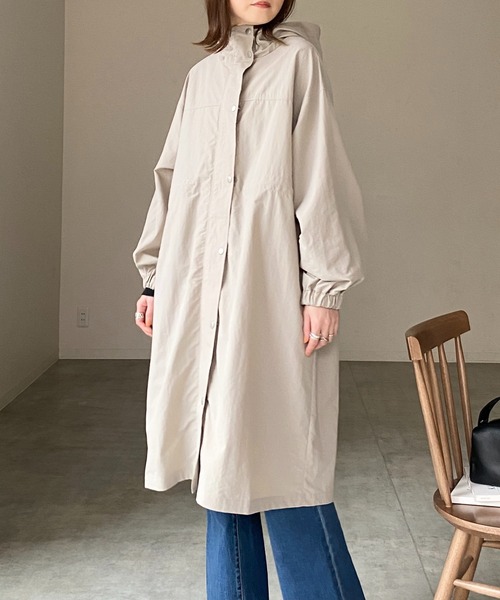 She's Closet(シーズクローゼット)の「ボリュームスリーブビッグシルエットナイロンロングマウンテンパーカー(モッズコート・レディース・ブラック/ベージュ/カーキ/アイボリー/ライトカーキ/マスタード/オフホワイト/グレイッシュベージュ・FREE)」の5枚目の写真