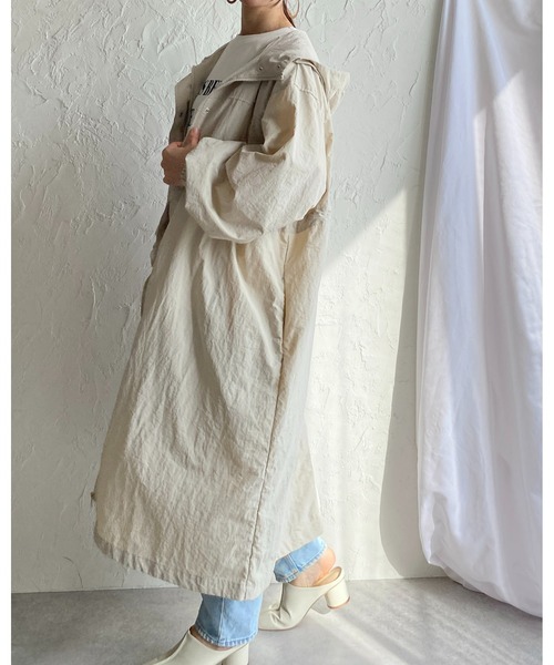 She's Closet(シーズクローゼット)の「ボリュームスリーブビッグシルエットナイロンロングマウンテンパーカー(モッズコート・レディース・ブラック/ベージュ/カーキ/アイボリー/ライトカーキ/マスタード/オフホワイト/グレイッシュベージュ・FREE)」の17枚目の写真