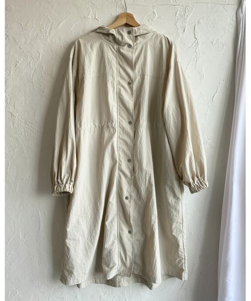 She's Closet(シーズクローゼット)の「ボリュームスリーブビッグシルエットナイロンロングマウンテンパーカー(モッズコート・レディース・ブラック/ベージュ/カーキ/アイボリー/ライトカーキ/マスタード/オフホワイト/グレイッシュベージュ・FREE)」の15枚目の写真
