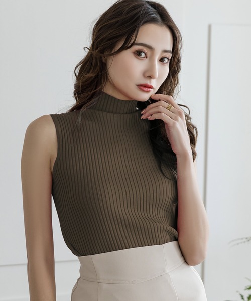 Julia Boutique（ジュリアブティック）の「ハイネック・パーソナルカラーノースリーブニットトップス/22046（ニット/セーター・レディース・ブルー/ブラウン/レッド/イエロー/ライトベージュ/パープル/グリーン/ピンク/ブラック/テラコッタ/オレンジ系/ホワイト・ONE）」の3枚目の写真