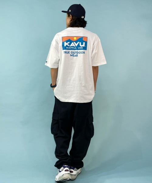 KAVU（カブー）の「【ムラサキスポーツ別注】KAVU/カブー スクエアロゴ ビッグシルエット バックプリントTシャツ/サーフロゴ 19821671（Tシャツ/カットソー・メンズ・ホワイト/ブラック/グリーン・M/L/XL）」の5枚目の写真
