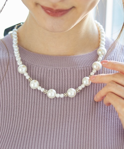 tocco closet（トッコ　クローゼット）の「りぼん付きパール×ビジューネックレス（ネックレス・レディース・アイボリー・FREE）」の2枚目の写真