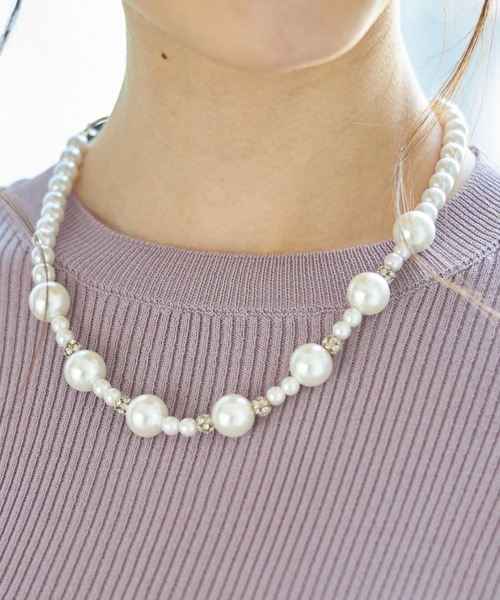 tocco closet（トッコ　クローゼット）の「りぼん付きパール×ビジューネックレス（ネックレス・レディース・アイボリー・FREE）」の3枚目の写真