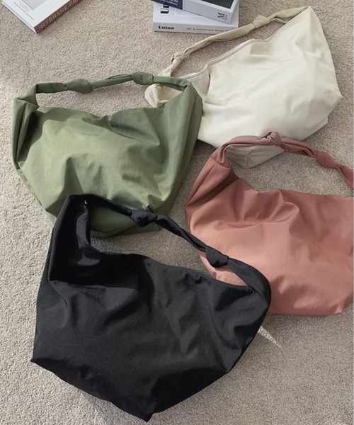 ammy.（エイミードット）の「【 ammy. / エイミードット 】 サイドツイスト ビッグ ショルダーバッグ（ショルダーバッグ・レディース・ブラック/ベージュ/カーキ/スモークピンク・FREE）」の14枚目の写真