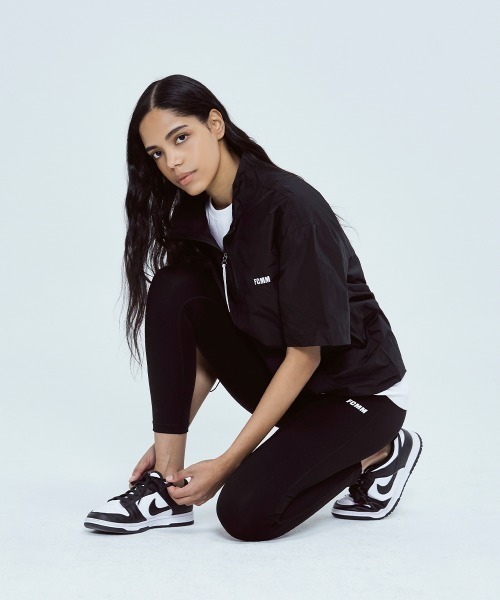 FCMM(エフシーエムエム)の「CLUB TEAM SHORT SLEEVE HALF-ZIP WINDBREAKER/クラブチームショートスリーブハーフジップウィンドブレーカー(ブルゾン・メンズ・ホワイト/ブラック/ベージュ/グレー・MEDIUM/LARGE)」の20枚目の写真