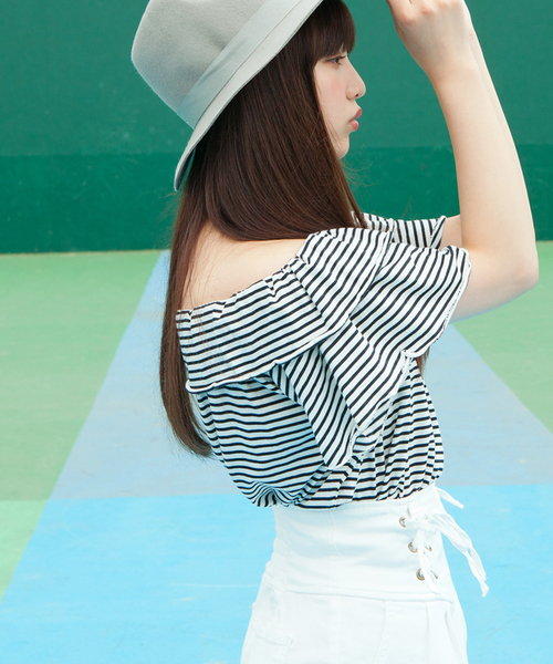 WEGO(ウィゴー)の「WEGO/フリルオフショルカットソー(Tシャツ/カットソー・レディース・オフホワイト/ブラック系その他/ネイビー/その他1/トリコロール/その他3/その他4/ライトイエロー/ホワイト系その他/その他2/その他5/ブラック・FREE)」の4枚目の写真