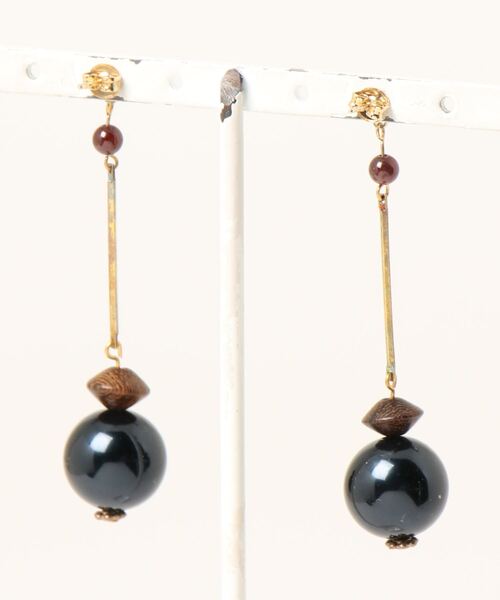 tone(トーン)の「【Astyle】ウッドブラックピアス(MA)(ピアス(両耳用)・レディース・ゴールド・FREE)」の3枚目の写真