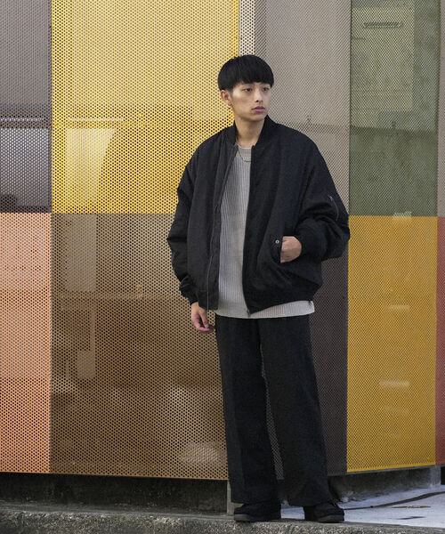 BeAMS DOT（ビームスドット）の「【WEB限定】BeAMS DOT / オーバーサイズ MA-1 ブルゾン 22AW（MA-1・メンズ・ベージュ/ブラック・MEDIUM/LARGE）」の19枚目の写真