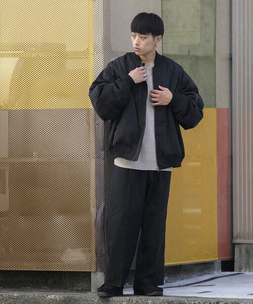 BeAMS DOT（ビームスドット）の「【WEB限定】BeAMS DOT / オーバーサイズ MA-1 ブルゾン 22AW（MA-1・メンズ・ベージュ/ブラック・MEDIUM/LARGE）」の15枚目の写真