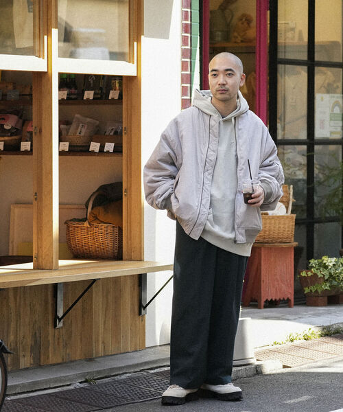 BeAMS DOT（ビームスドット）の「【WEB限定】BeAMS DOT / オーバーサイズ MA-1 ブルゾン 22AW（MA-1・メンズ・ベージュ/ブラック・MEDIUM/LARGE）」の3枚目の写真