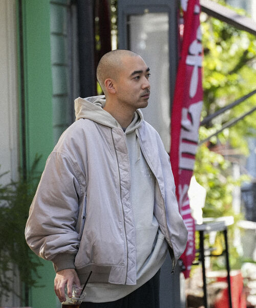 BeAMS DOT（ビームスドット）の「【WEB限定】BeAMS DOT / オーバーサイズ MA-1 ブルゾン 22AW（MA-1・メンズ・ベージュ/ブラック・MEDIUM/LARGE）」の12枚目の写真