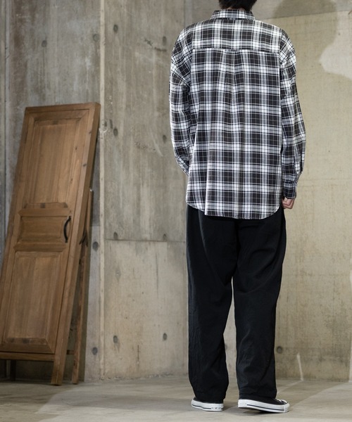 Limited Line Naive Magic(リミテッドラインナイーブマジック)の「【a】〔PETTYWOLF〕ワンポイント刺繍 オーバーサイズ ツイルチェック BDシャツ 長袖(シャツ/ブラウス・メンズ・ブラック/ネイビー・MEDIUM/LARGE)」の4枚目の写真