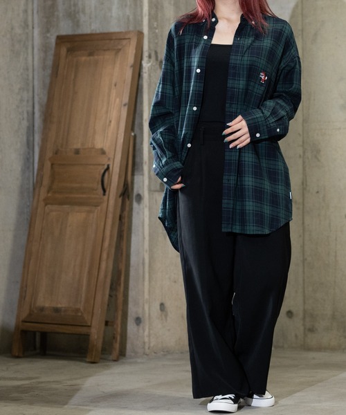 Limited Line Naive Magic(リミテッドラインナイーブマジック)の「【a】〔PETTYWOLF〕ワンポイント刺繍 オーバーサイズ ツイルチェック BDシャツ 長袖(シャツ/ブラウス・メンズ・ブラック/ネイビー・MEDIUM/LARGE)」の3枚目の写真