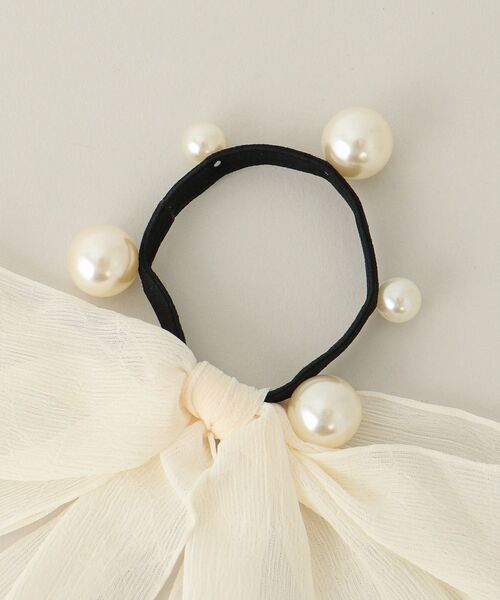 MAJESTIC LEGON（マジェスティックレゴン）の「パールリボンヘアアクセ（ヘアゴム・レディース・ブラック/アイボリー・FREE）」の3枚目の写真