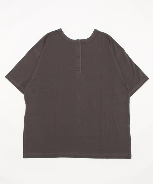e-zakkamania stores(イーザッカマニアストアーズ)の「2way ヘンリーネック ポケットTEE(Tシャツ/カットソー・レディース・グレイッシュベージュ/ワイン/チャコール・フリー)」の11枚目の写真