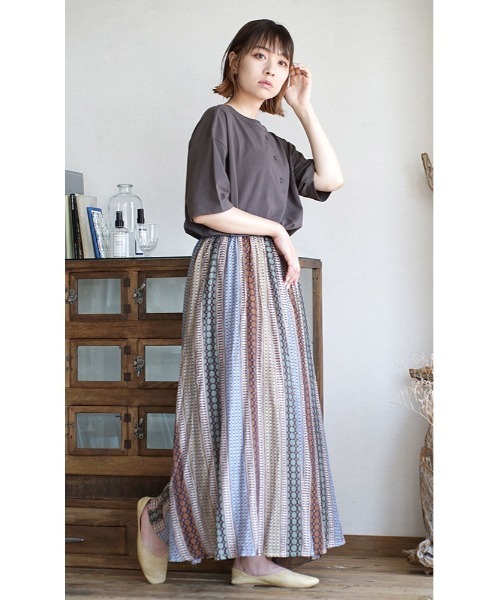 e-zakkamania stores(イーザッカマニアストアーズ)の「2way ヘンリーネック ポケットTEE(Tシャツ/カットソー・レディース・グレイッシュベージュ/ワイン/チャコール・フリー)」の4枚目の写真