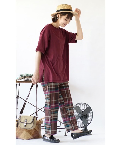 e-zakkamania stores(イーザッカマニアストアーズ)の「2way ヘンリーネック ポケットTEE(Tシャツ/カットソー・レディース・グレイッシュベージュ/ワイン/チャコール・フリー)」の14枚目の写真