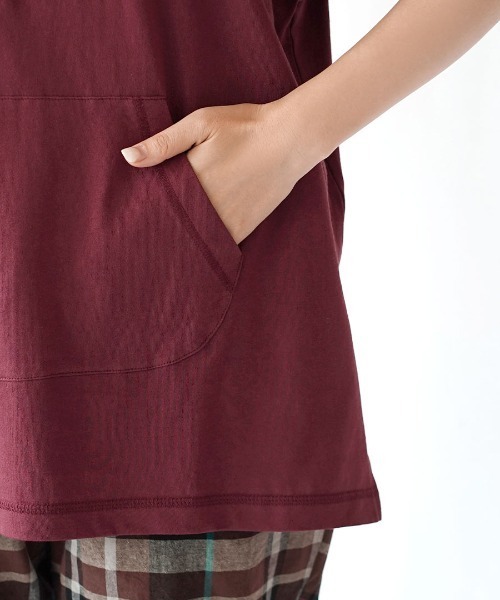 e-zakkamania stores(イーザッカマニアストアーズ)の「2way ヘンリーネック ポケットTEE(Tシャツ/カットソー・レディース・グレイッシュベージュ/ワイン/チャコール・フリー)」の13枚目の写真