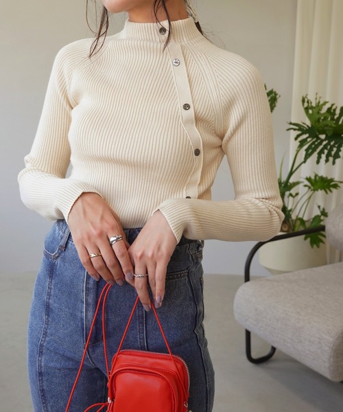 IAMUSE(アイアミューズ)の「ボタンデザインニット S0357【IAMUSE】(ニット/セーター・レディース・グレー/ベージュ/アイボリー/ブラック/ブルーグレー・FREE)」の5枚目の写真