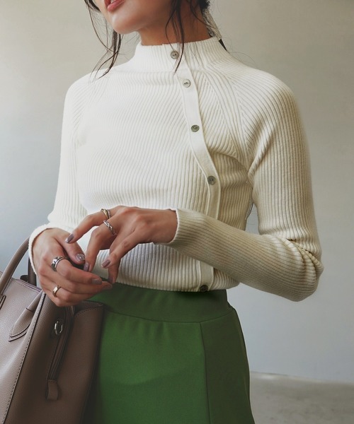 IAMUSE(アイアミューズ)の「ボタンデザインニット S0357【IAMUSE】(ニット/セーター・レディース・グレー/ベージュ/アイボリー/ブラック/ブルーグレー・FREE)」の2枚目の写真