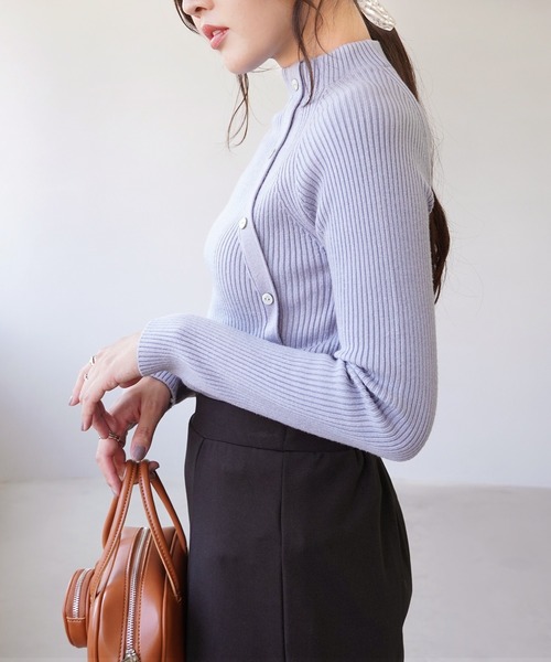 IAMUSE(アイアミューズ)の「ボタンデザインニット S0357【IAMUSE】(ニット/セーター・レディース・グレー/ベージュ/アイボリー/ブラック/ブルーグレー・FREE)」の10枚目の写真