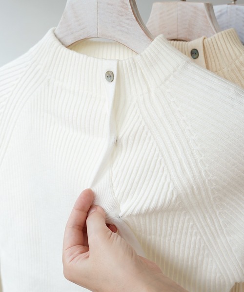 IAMUSE(アイアミューズ)の「ボタンデザインニット S0357【IAMUSE】(ニット/セーター・レディース・グレー/ベージュ/アイボリー/ブラック/ブルーグレー・FREE)」の22枚目の写真