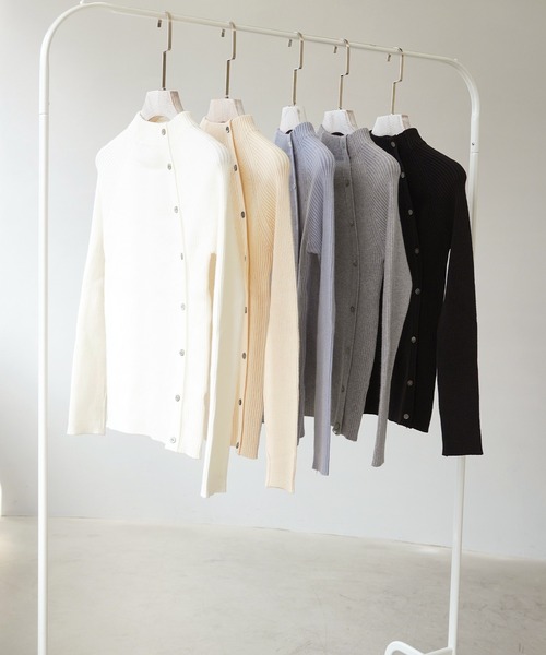 IAMUSE(アイアミューズ)の「ボタンデザインニット S0357【IAMUSE】(ニット/セーター・レディース・グレー/ベージュ/アイボリー/ブラック/ブルーグレー・FREE)」の20枚目の写真