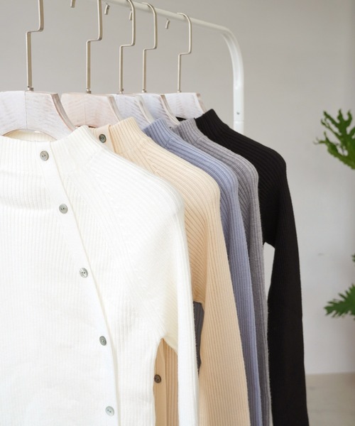 IAMUSE(アイアミューズ)の「ボタンデザインニット S0357【IAMUSE】(ニット/セーター・レディース・グレー/ベージュ/アイボリー/ブラック/ブルーグレー・FREE)」の21枚目の写真