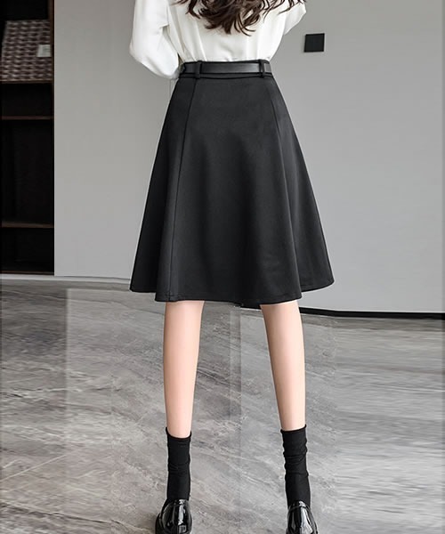 【SATOKA】KATE スカート サイズ１ ブラック ひざ丈 フレアスカート Pittok（ピットク）の「ひざ丈タックフレアスカート（スカート）」 - WEAR