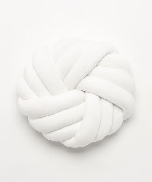 aimoha（アイモハ）の「ラウンド結びふわふわクッション（クッション/クッションカバー・レディース・ミント/パープル/イエロー/ライトグリーン/グレー/レッド/ブラック/スモークピンク/ダークグレー/マルチ/ネイビー/ブルー/グリーン/ホワイト/ピンク・FREE）」の2枚目の写真