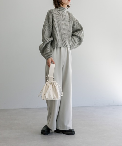 loti(ロティ)の「loti スタッズ巾着BAG(ハンドバッグ・レディース・ブラック/オフホワイト・FREE)」の6枚目の写真