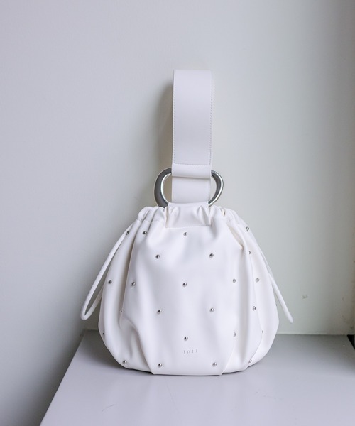 loti(ロティ)の「loti スタッズ巾着BAG(ハンドバッグ・レディース・ブラック/オフホワイト・FREE)」の17枚目の写真