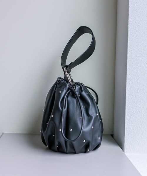 loti(ロティ)の「loti スタッズ巾着BAG(ハンドバッグ・レディース・ブラック/オフホワイト・FREE)」の21枚目の写真