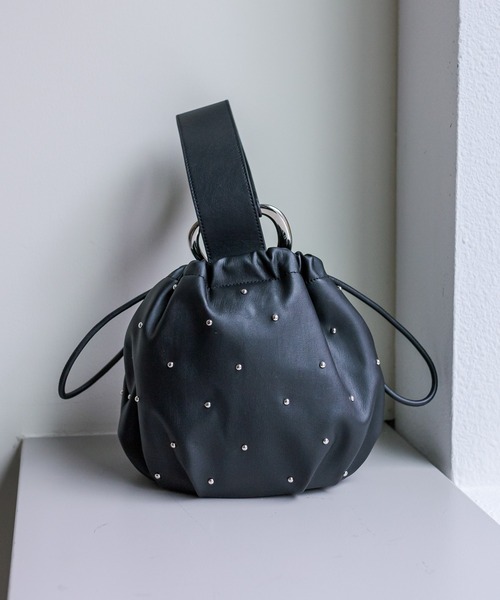 loti(ロティ)の「loti スタッズ巾着BAG(ハンドバッグ・レディース・ブラック/オフホワイト・FREE)」の22枚目の写真