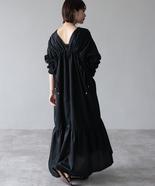 黒いティアードドレス Vネック HERENCIA（ヘレンチア）の「Vネック バックドロスト ティアード